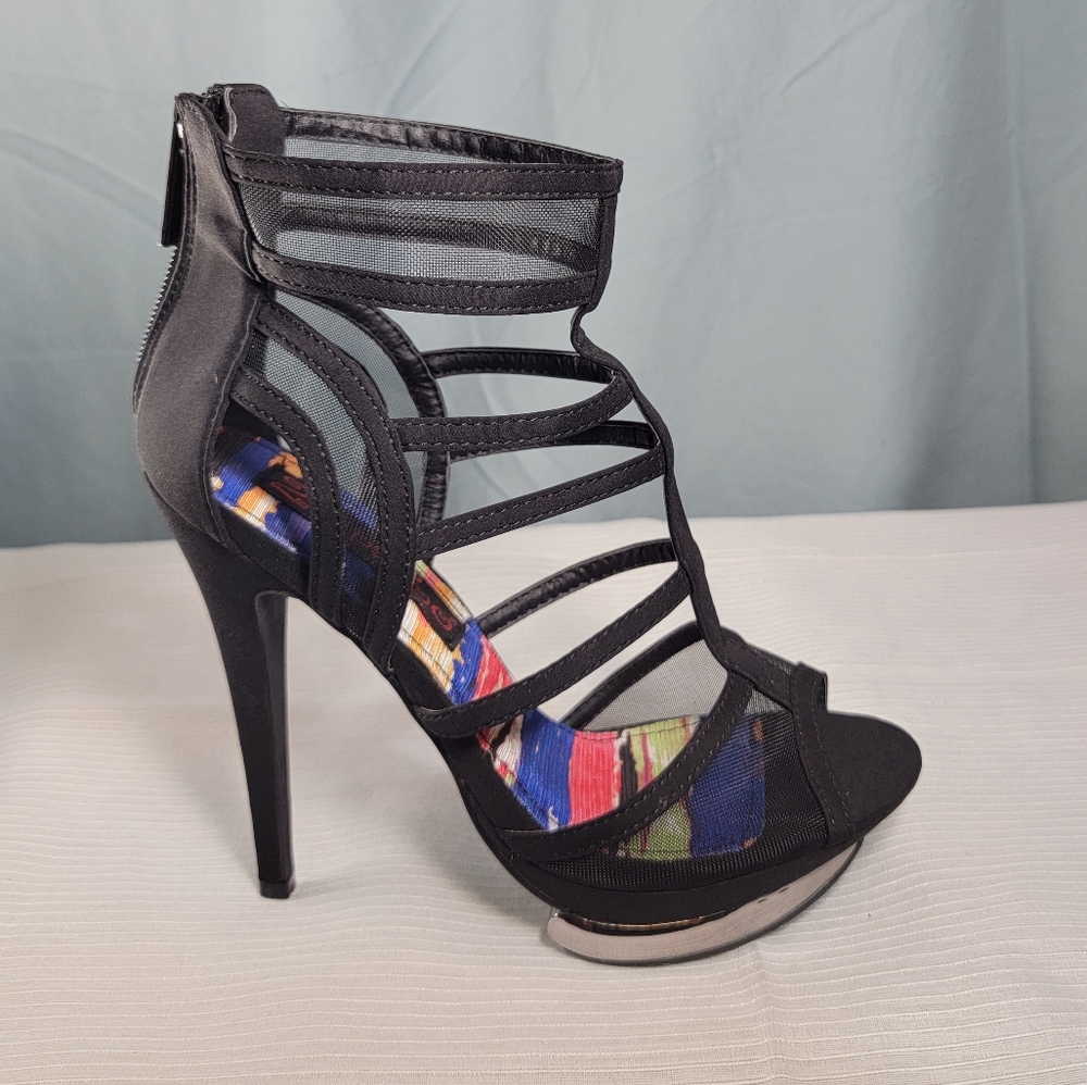 💥 SOLD 💥 🎉 2 Lips Too Women's Black Heels